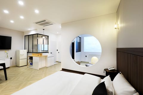Family Quadruple Room | Laptop workspace, free WiFi, bed sheets