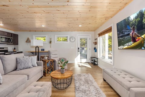 Living room (2 of 3)