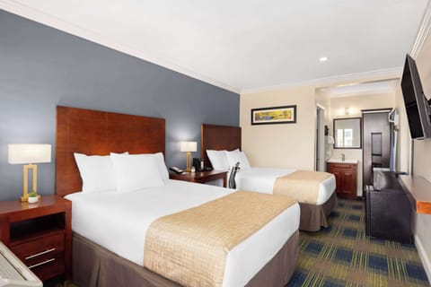 Room, 2 Double Beds, Non Smoking | Soundproofing, iron/ironing board, free WiFi, bed sheets