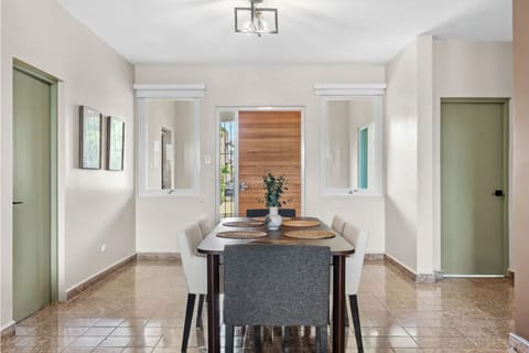 Dinning Table 