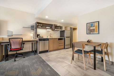 Suite, 1 Bedroom | Private kitchen