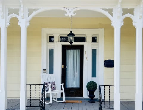 Cottage Front Porch