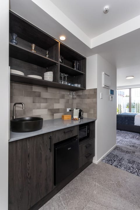 Deluxe Studio, City View | Egyptian cotton sheets, premium bedding, individually decorated