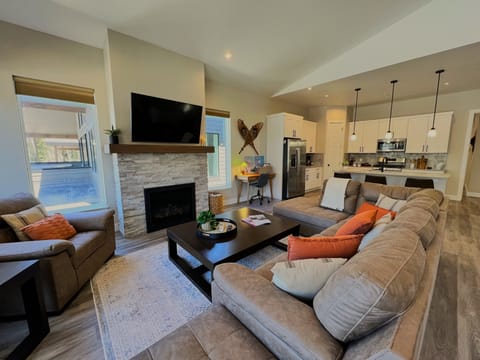 Living Room w/Gas Fireplace