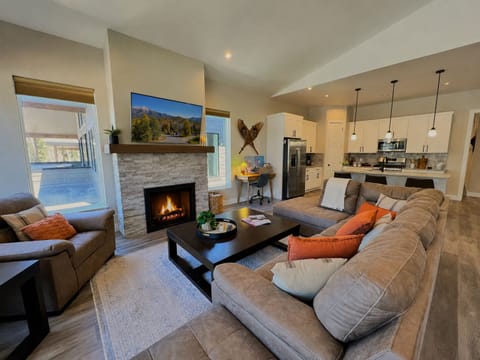 Living Room w/Gas Fireplace