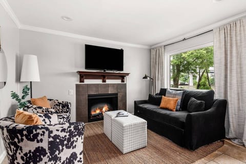 Nashville Vibes, Condo Comfort.