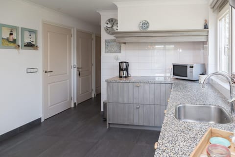 House | Private kitchen | Fridge, electric kettle