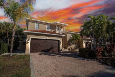 Treasure on the Canal by Siesta Luxury Rental Properties