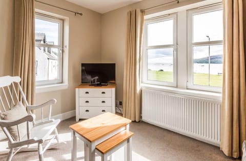 Superior Triple Room | Living area | TV