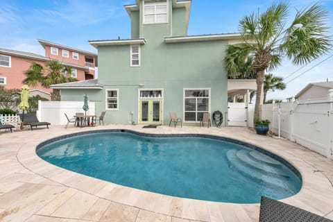 Blue Turtle Beach House private pool