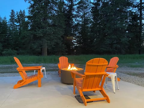 A propane fire pit provides smoke-free enjoyment and no concern about wildfires.