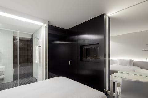 Superior Single Room | Minibar, in-room safe, individually decorated, desk