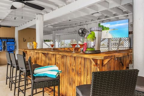 Shared space:The downstairs pool deck and pool bar is a fantastic area to enjoy Florida outdoor living. PLEASE NOTE that this is shared with the other vacaction unit so we ask that all are respectful of each others right to quiet enjoyment.