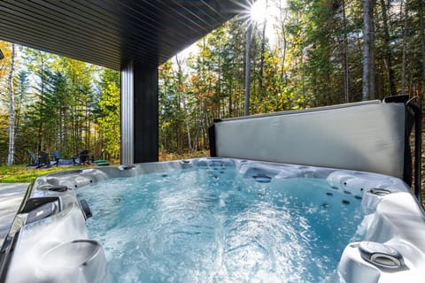 Under the stars, the spa is always ready.