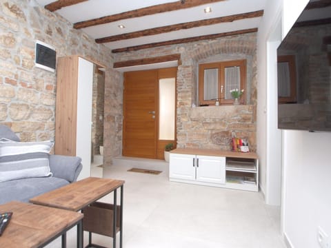 Apartment, Patio | Living area | 60-cm flat-screen TV with satellite channels