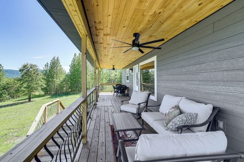 Jasper Vacation Rental | 2BR | 2BA | 1,000 Sq Ft | 6 Steps to Enter