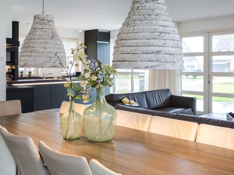 Villa | Dining