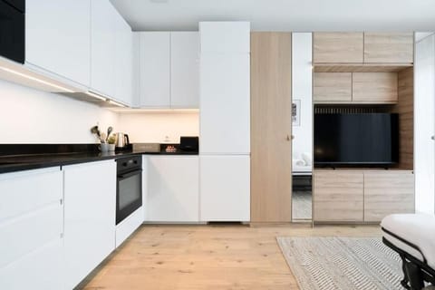 Penthouse, City View | Private kitchen | Fridge, microwave, oven, stovetop