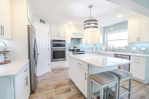 Spacious counterspace and seating in the kitchen