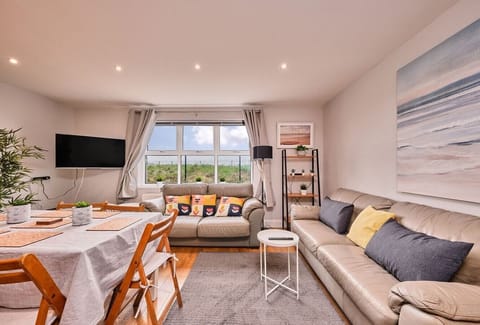 Welcome to the apartment of your dreams! Let our home be the base for a perfect Causeway Coast visit.