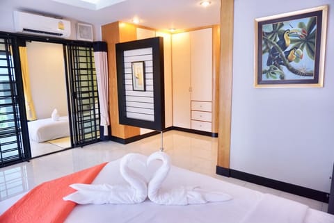 Family House, 2 Bedrooms, Non Smoking | 2 bedrooms, desk, WiFi (free), individually decorated
