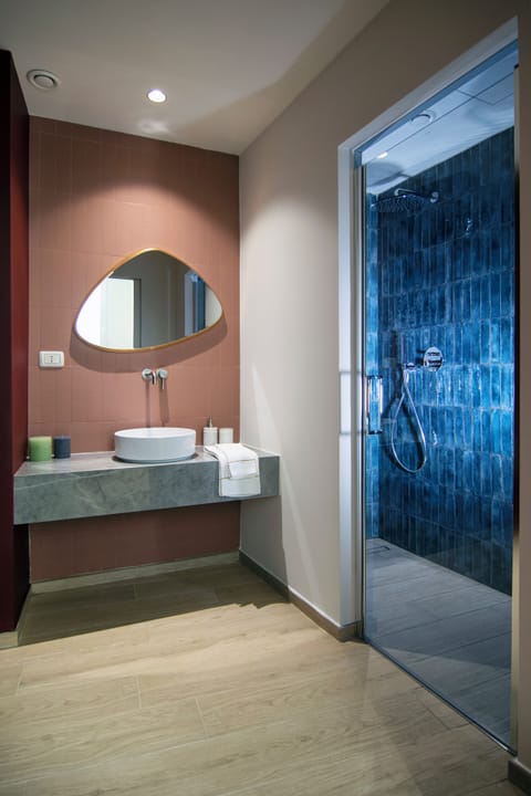 Exclusive Double Room, Lake View | Bathroom | Shower, rainfall showerhead, hair dryer, slippers