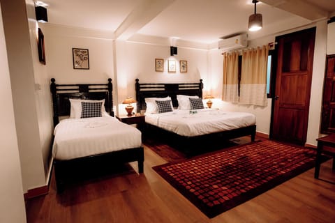 Comfort Triple Room | Hypo-allergenic bedding, laptop workspace, free WiFi, bed sheets