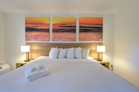 Deluxe Single Room | Desk, laptop workspace, iron/ironing board, WiFi (free)