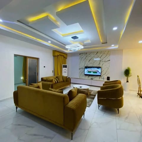 Apartment, 3 Bedrooms, Courtyard View, Courtyard Area | Living area