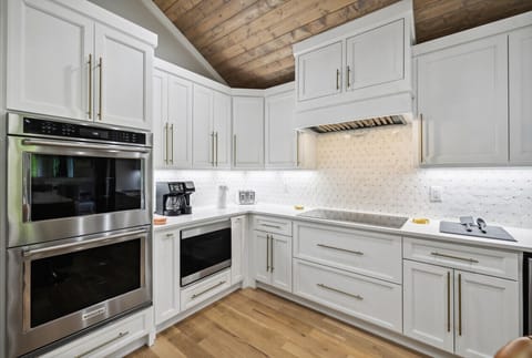 State of the art appliances throughout