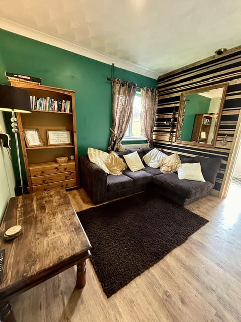 Cabin | 3 bedrooms, iron/ironing board, free WiFi, bed sheets