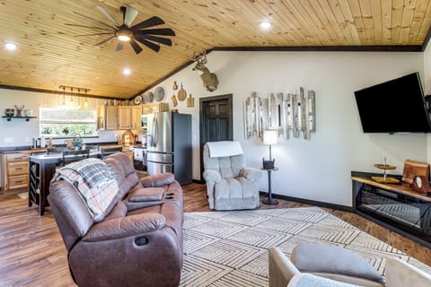 House (2 Bedrooms) | Interior