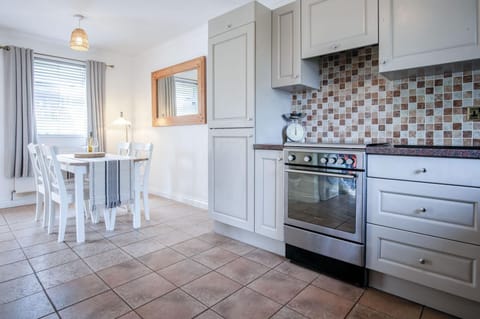 Sunderland Avenue - 2 Bedroom - Pembroke Dock (19142)