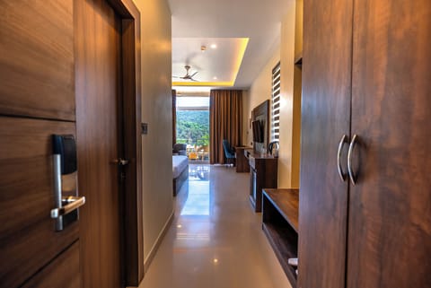 Executive Room, Valley View | 1 bedroom, iron/ironing board, free WiFi