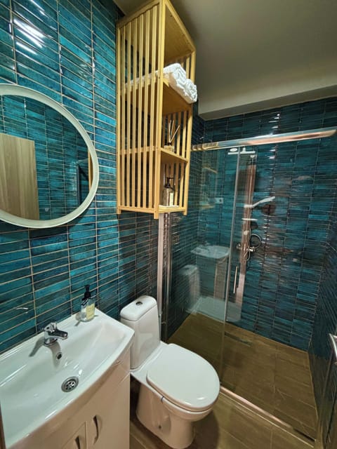 Twin Room | Desk, laptop workspace, free cribs/infant beds, free WiFi