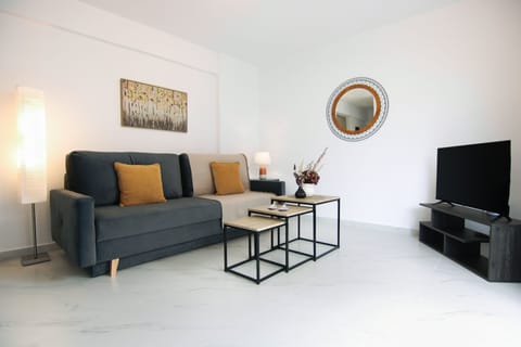 Luxury Apartment | 1 bedroom, in-room safe, blackout drapes, free WiFi