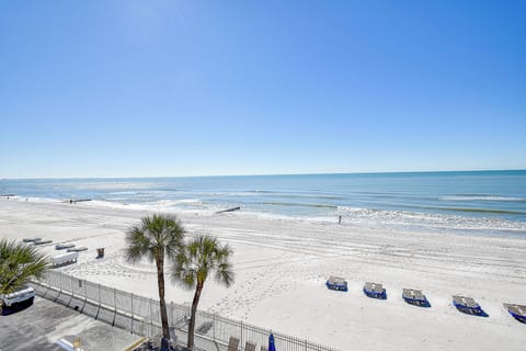 Amazing sweeping views from balcony!
