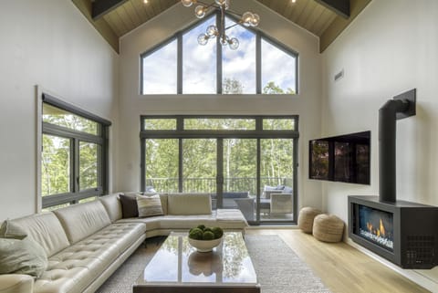 Luxury Condo | Living area