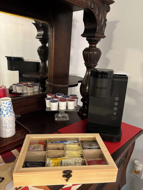 Coffee and Tea Bar. This house has NO kitchen, but lots of restaurants near by!