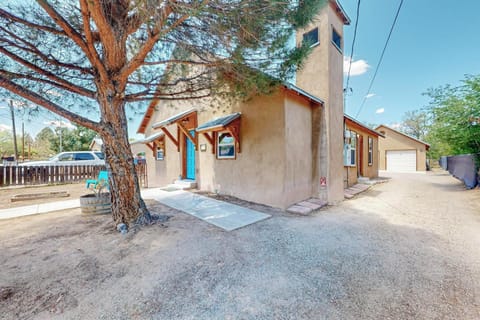 Front of house & 1 car garage
