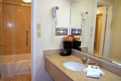 Bathtub, free toiletries, hair dryer, towels