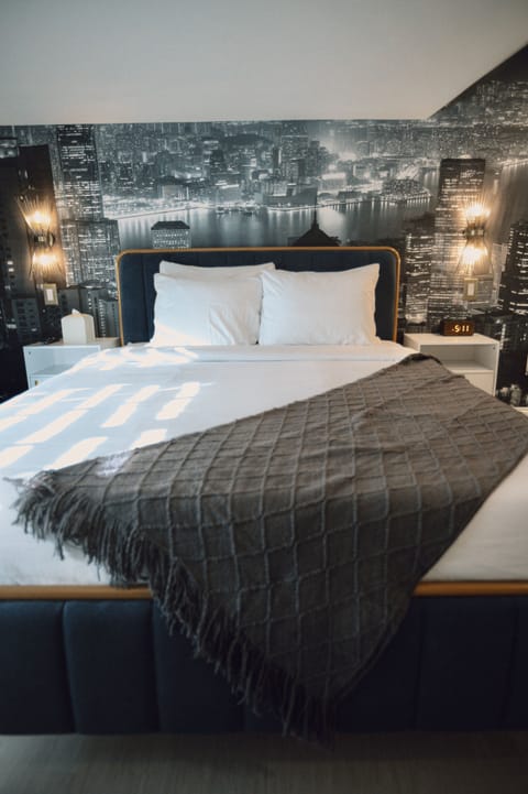 Superior Queen Room (Manhattan) | Premium bedding, minibar, iron/ironing board, free WiFi