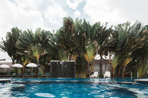 Outdoor pool, pool umbrellas, sun loungers