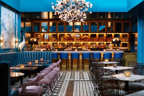 3 restaurants, breakfast served