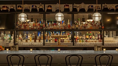 3 restaurants; breakfast, lunch, dinner, and brunch served