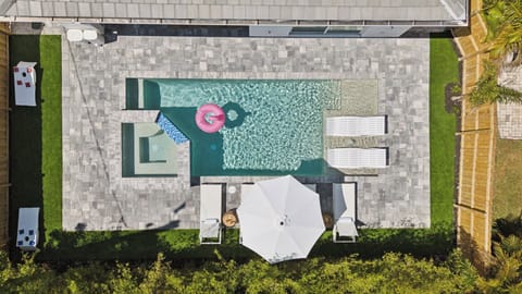 South facing = longer sun! Enjoy the soft artificial turn on your feet!