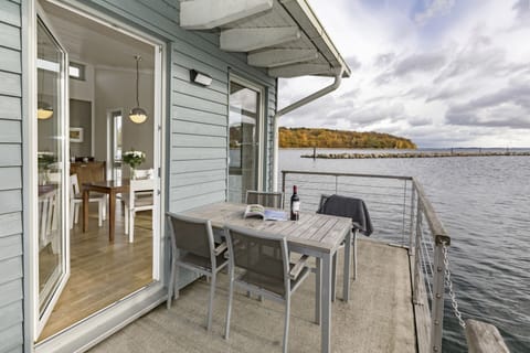 Swimming Apartment small, 1 bedroom (Houseboat) | Terrace/patio