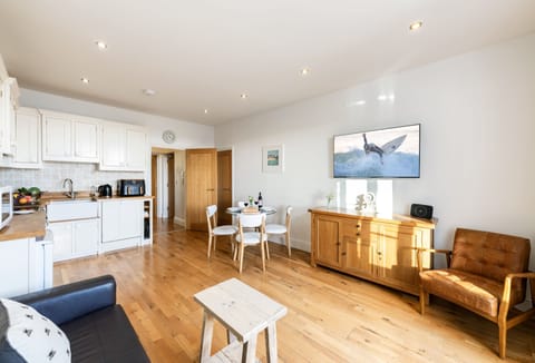 4 Fernhill, Carbis Bay: There is also a large LED Smart television with DVD player, so you can watch your favourite shows