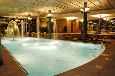 Indoor pool, seasonal outdoor pool, sun loungers