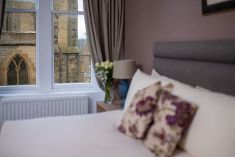 Premium bedding, down comforters, in-room safe, individually decorated